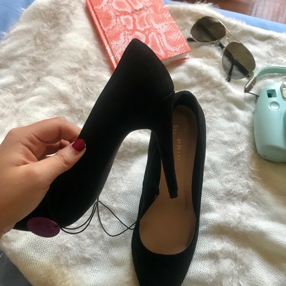 Black Heels - Picture 4 of 4